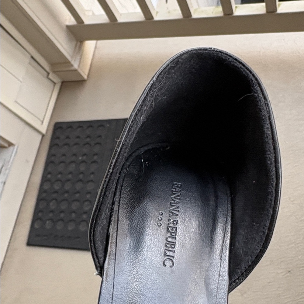 Banana Republic Modern d'Orsay Flat - Picture 6 of 10